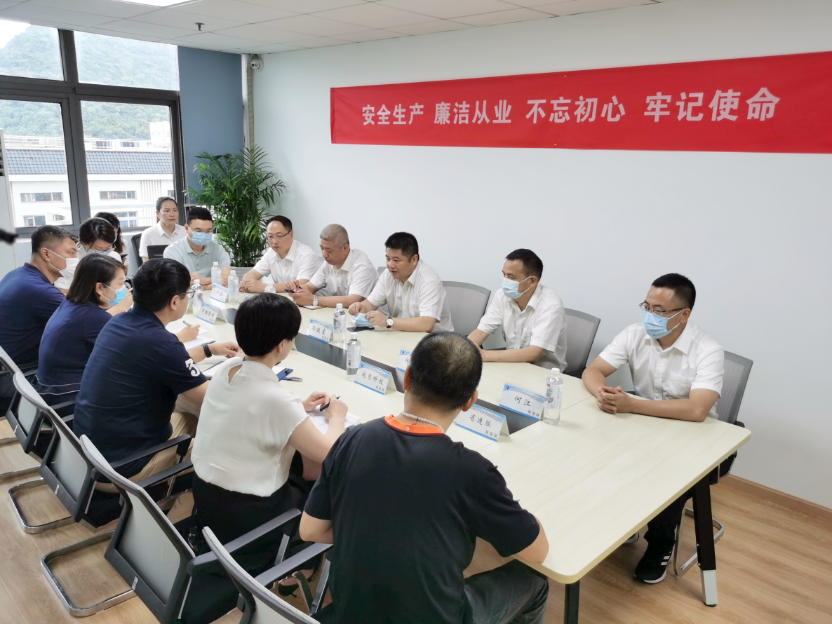 深入基层 | 市城管局领导夏日慰问到一线(图2)